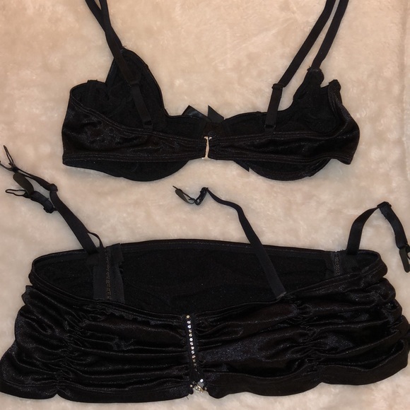The Luxe Collection Fredrick’s of Hollywood - Black Satin Stretch Bra & Garter - Picture 9 of 12